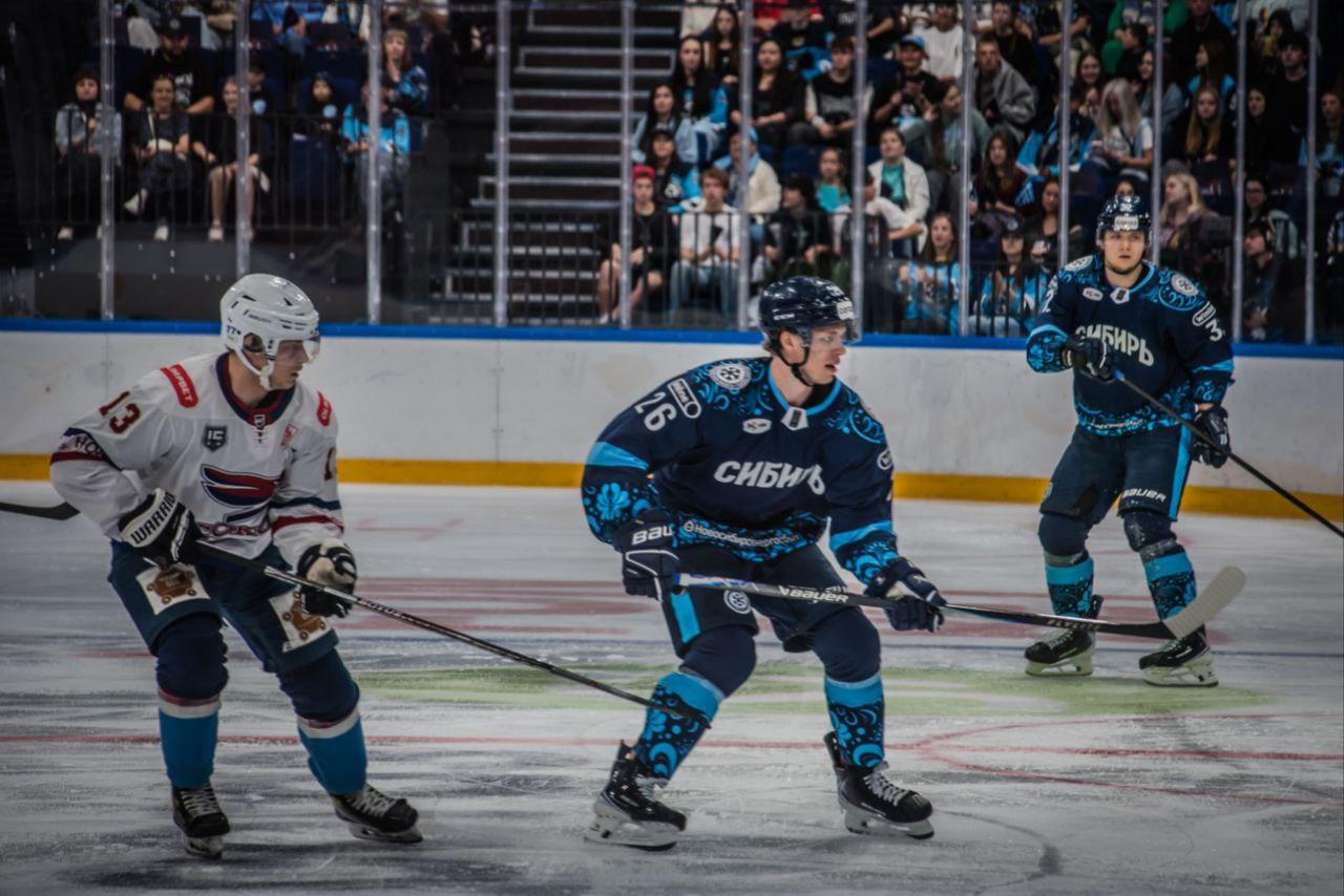 Фото Крики фанатов, тысячи зрителей и Ваня Дмитриенко. День Болельщика в Новосибирске – яркие кадры 11